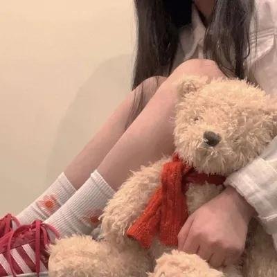 与一位女士合影